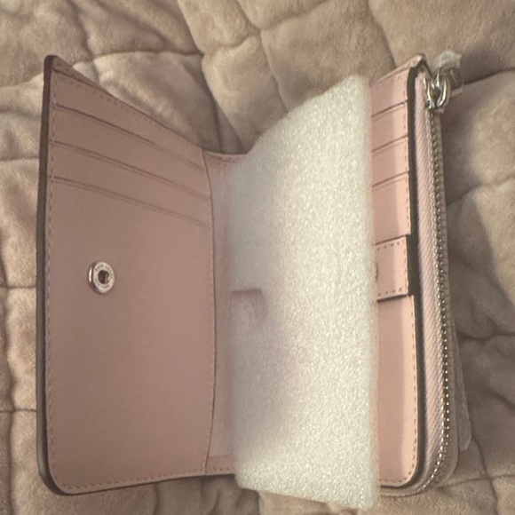 NWT Kate Spade Blush Textured Wallet - Picture 2 of 3